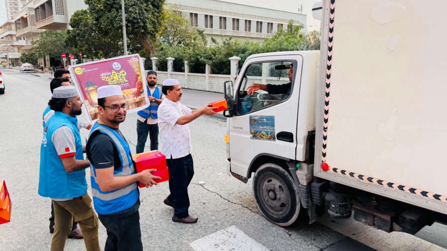 bahrain skssf ifthar tent distributed ifthar kit