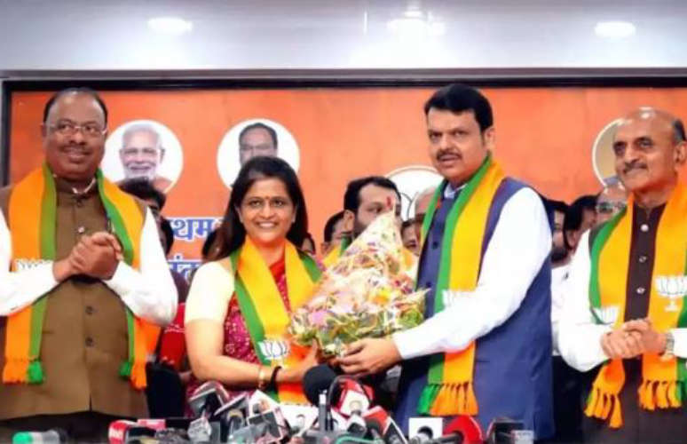 Congress Veteran's Daughter-In-Law Archana Patil Joins BJP In Maharashtra