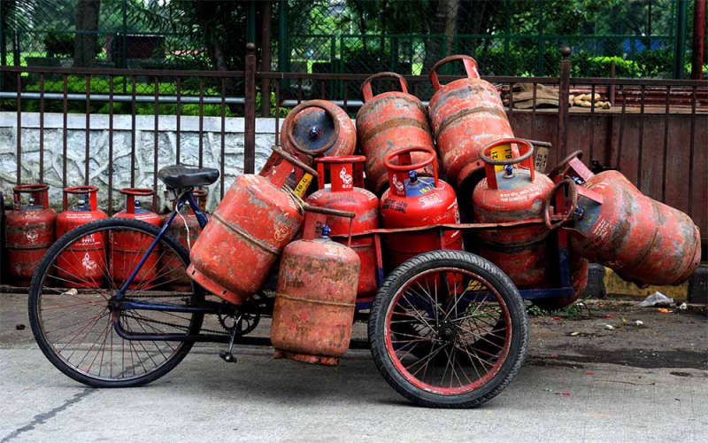 business gas cylinder price slashed