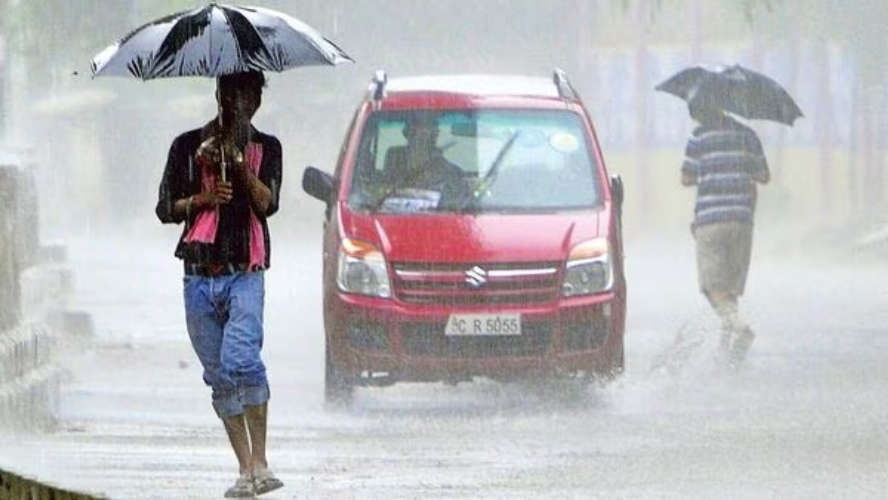 heavy rain and wind in kerala alert in seven districts