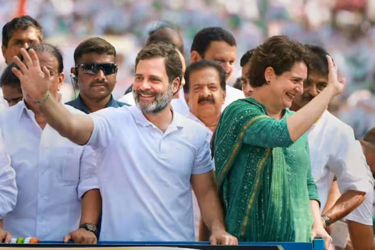 priyanka gandhi will accompanied rahul gandhi on road show wayanad