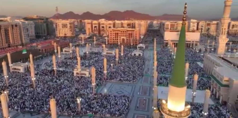 Eid prayers at makka masjid al haram, madeena masjid annabavi