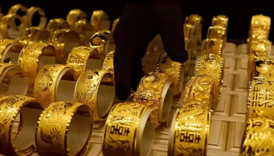 Gold prices soar to all-time highs
