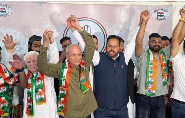 Kashmiri Pandit outfit merges with Congress in Jammu