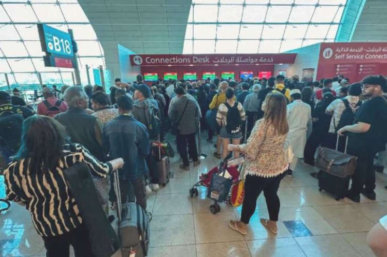 Dubai has canceled 1244 flights in the last two days
