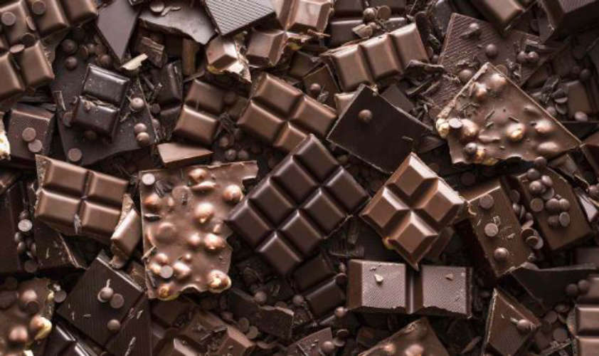  girl vomited blood after eating chocolate