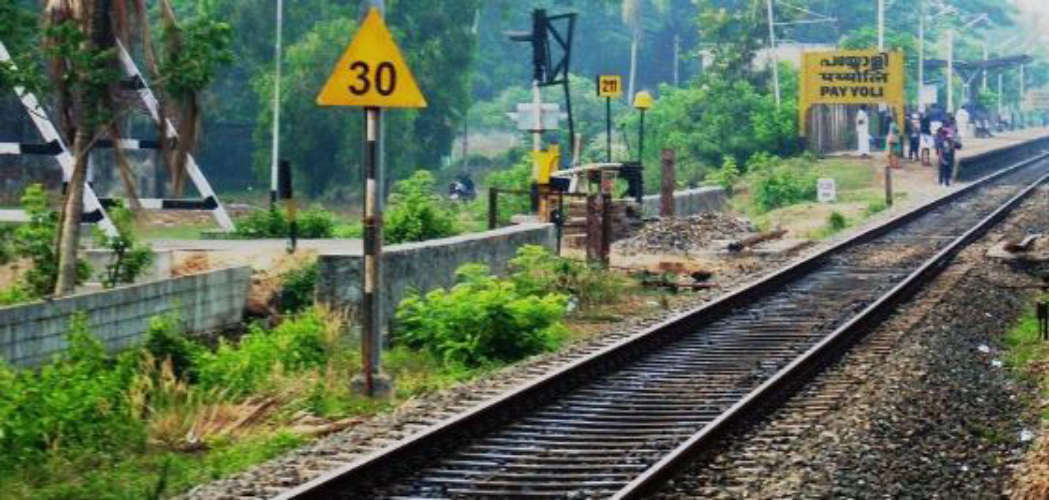 One dies in Kozhikode after being hit by Malabar Express