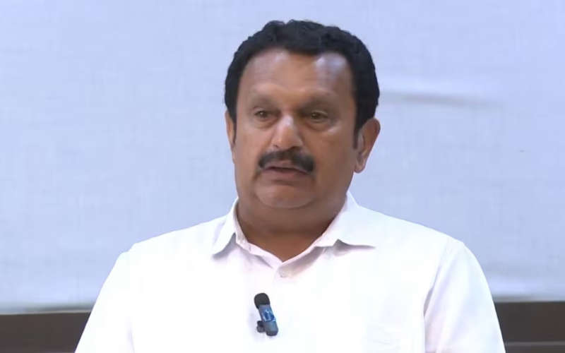 k muraleedharan slams cheif minister pinarayi vijayan