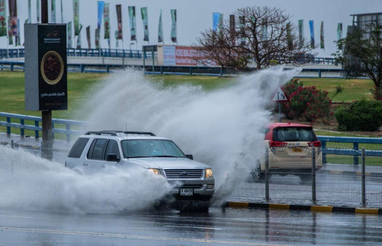 dubai rain several flights cancelled and delayed intercity bus cancel