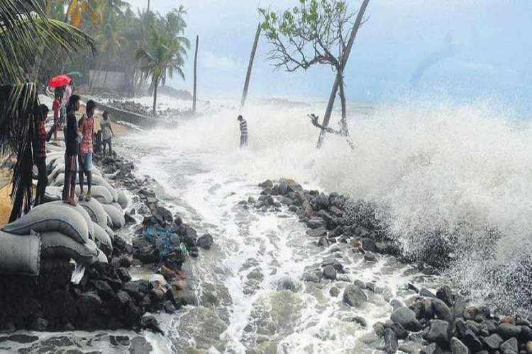 kallakadal in kerala coastal areas state police head issue warning