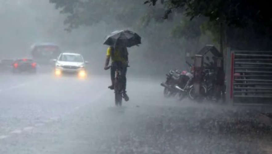 summer-rain-damages-houses-crops-in-koothattukulam