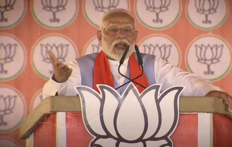 PM Modi blasts Congress-SP combine in UP's Barabanki

