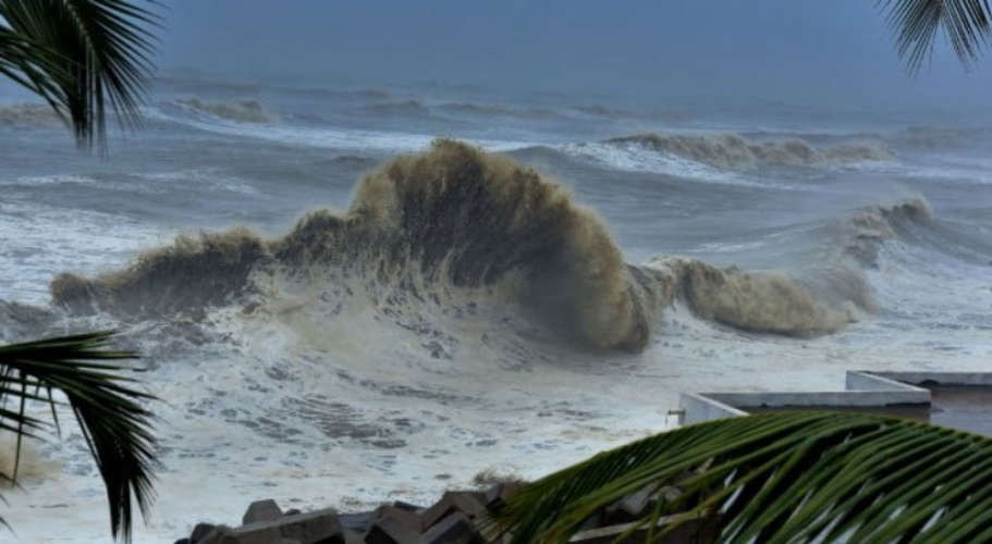 heavy tide warning in throughout Kerala