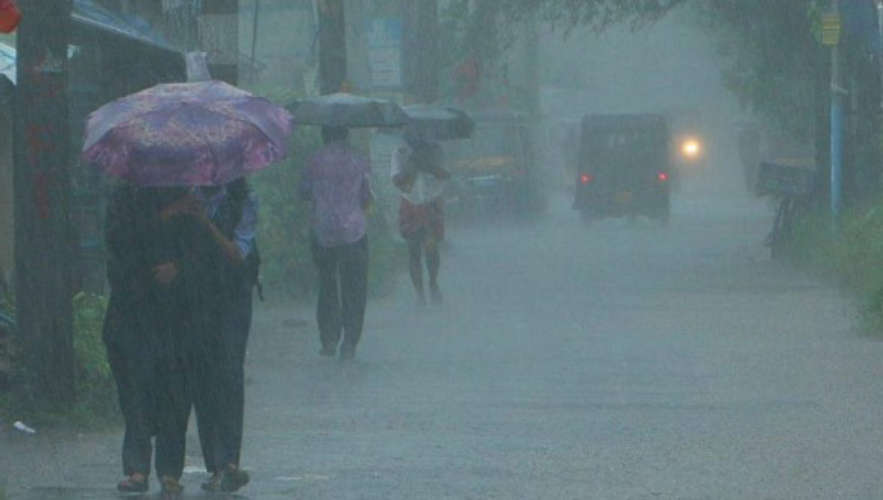 Isolated rain with thunder and lightning over Kannur and Kasarkode