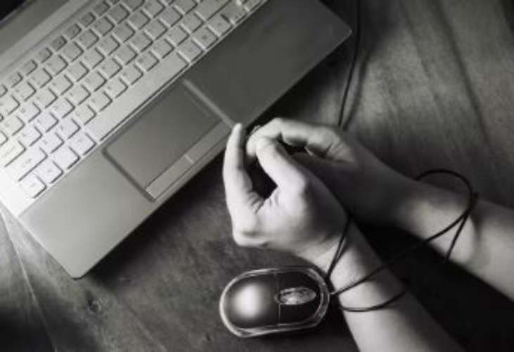 10 Signs You Have Internet Addiction