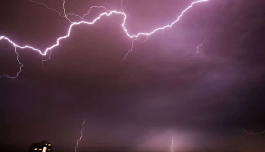 Two laborers killed by lightning in Kollam