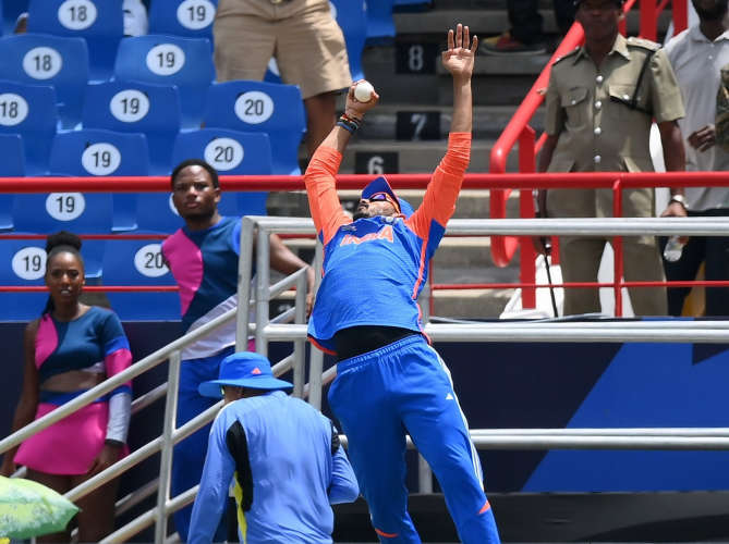 Axar Patel Brilliant Catch to Dismiss M Marsh today