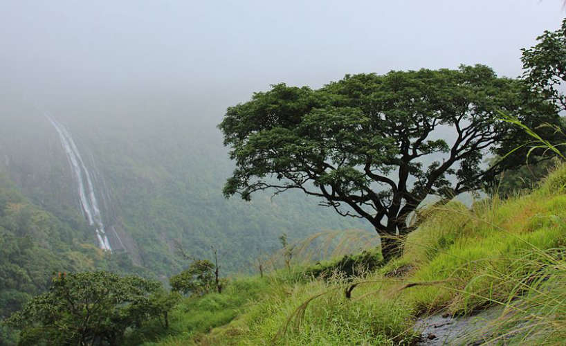 Sitarkund waterfall filled the hearts of travelers