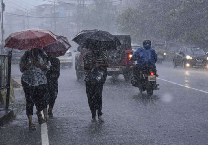 heavy rain alert in kerala-today report