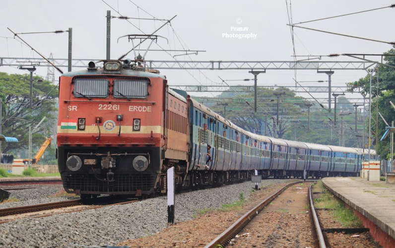 passenger stabbed in alappuzha kannur executive train