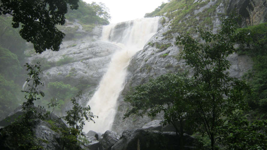 waterfall-palaruvi-kollam