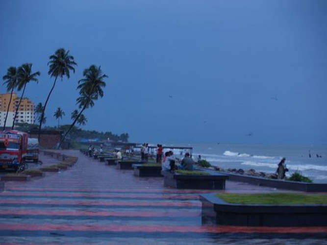 red alert-beach entry restricted in calicut