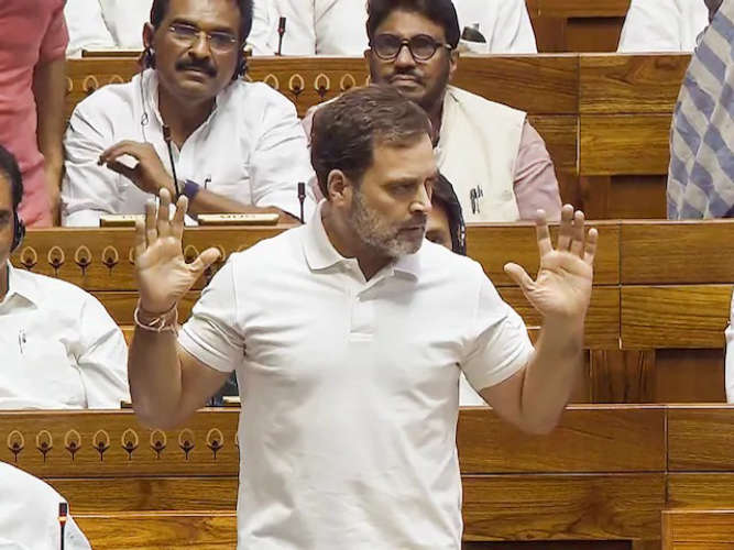 rahul-gandhi-raised-the-wayanad-landslide-again-in-the-lok-sabha