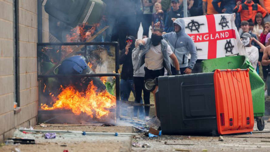 uk anti immigrants riot continues in various places