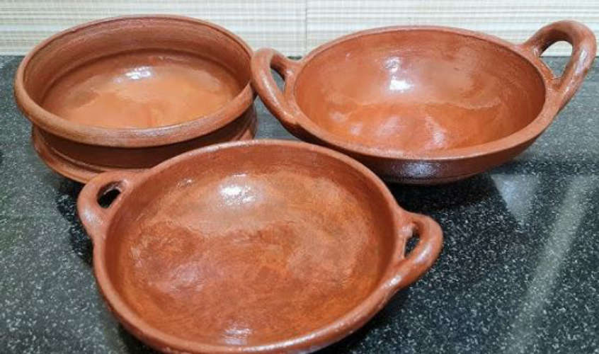 Make the clay pot non-stick