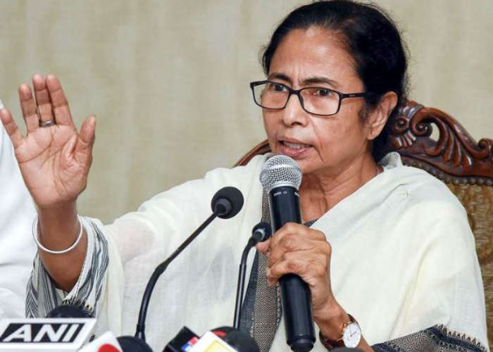  Mamata Banerjee Visits Doctors Protest Camp Appeals for Withdrawal