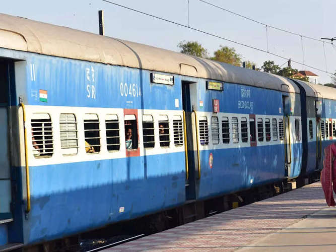 Malayali youth who was undergoing treatment after falling from a train in Bengaluru died