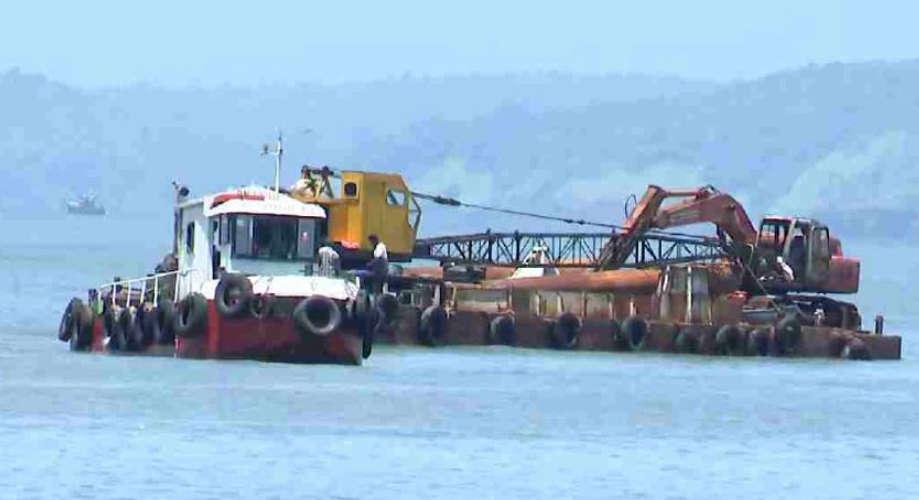 Shirur Mission Dredger Arrives at Karwar Coast