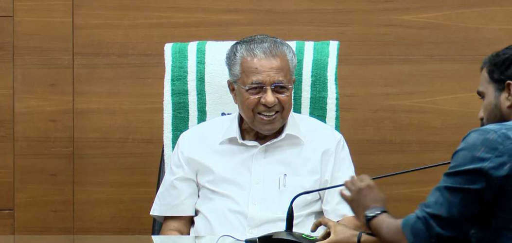 pinarayi-vijayan-and-mike-issues