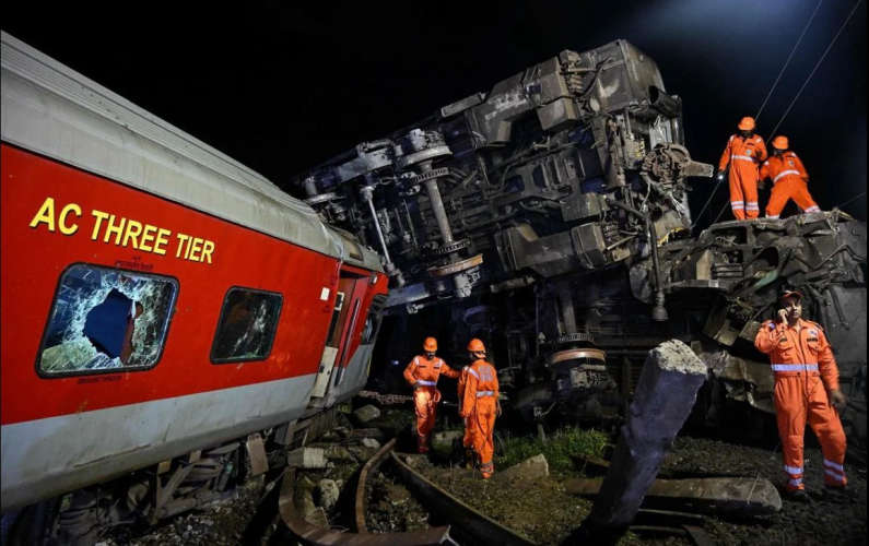 Tamil Nadu Train Accident 12 Coaches Derail 19 Injured Probe Underway