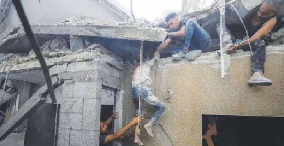 Heavy attack on Gaza 65 death