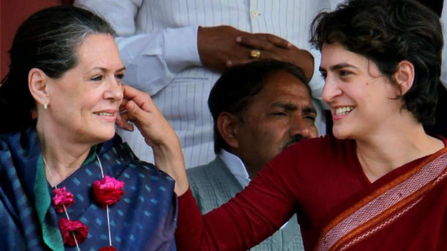  Priyanka Gandhi Joins Sonia Gandhi in Wayanad Amid Intense Campaign