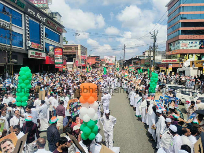 Massive Turnout in Kalpetta for Priyanka Gandhis Roadshow